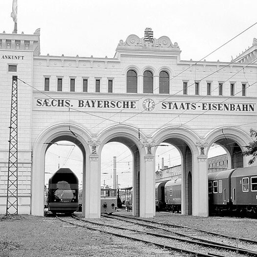 Portikus bayer. Bahnhof Leipzig | 27.9.1995 | Quelle: Roland Fraas