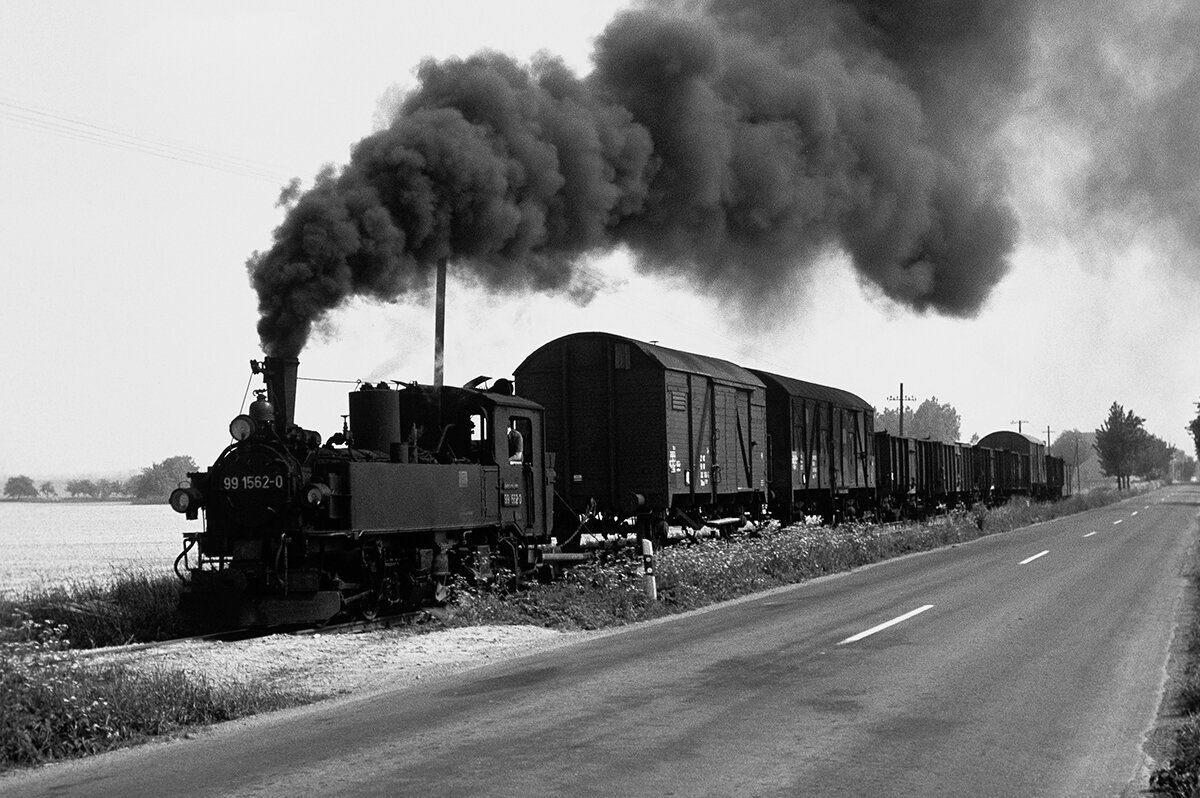 Steam locomotive 99-1562 at work in black and white