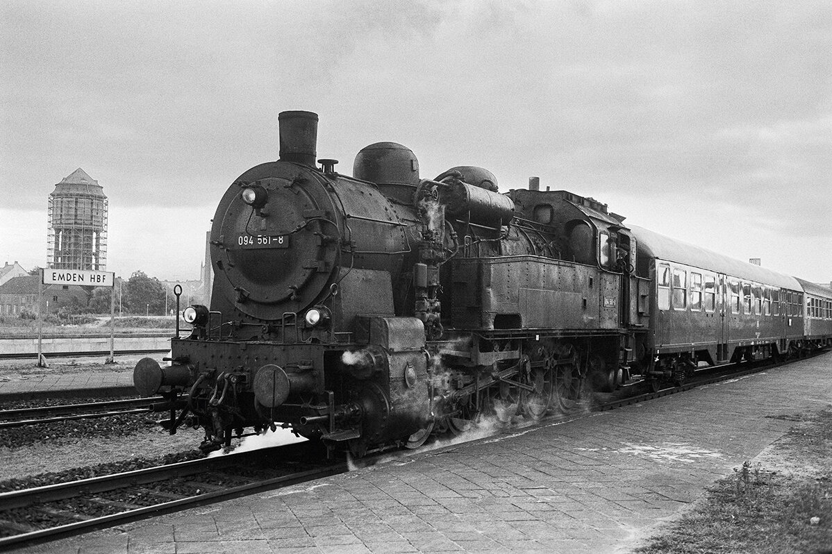 Steam locomotive 94-1730 arriving at Emden main station in black and white