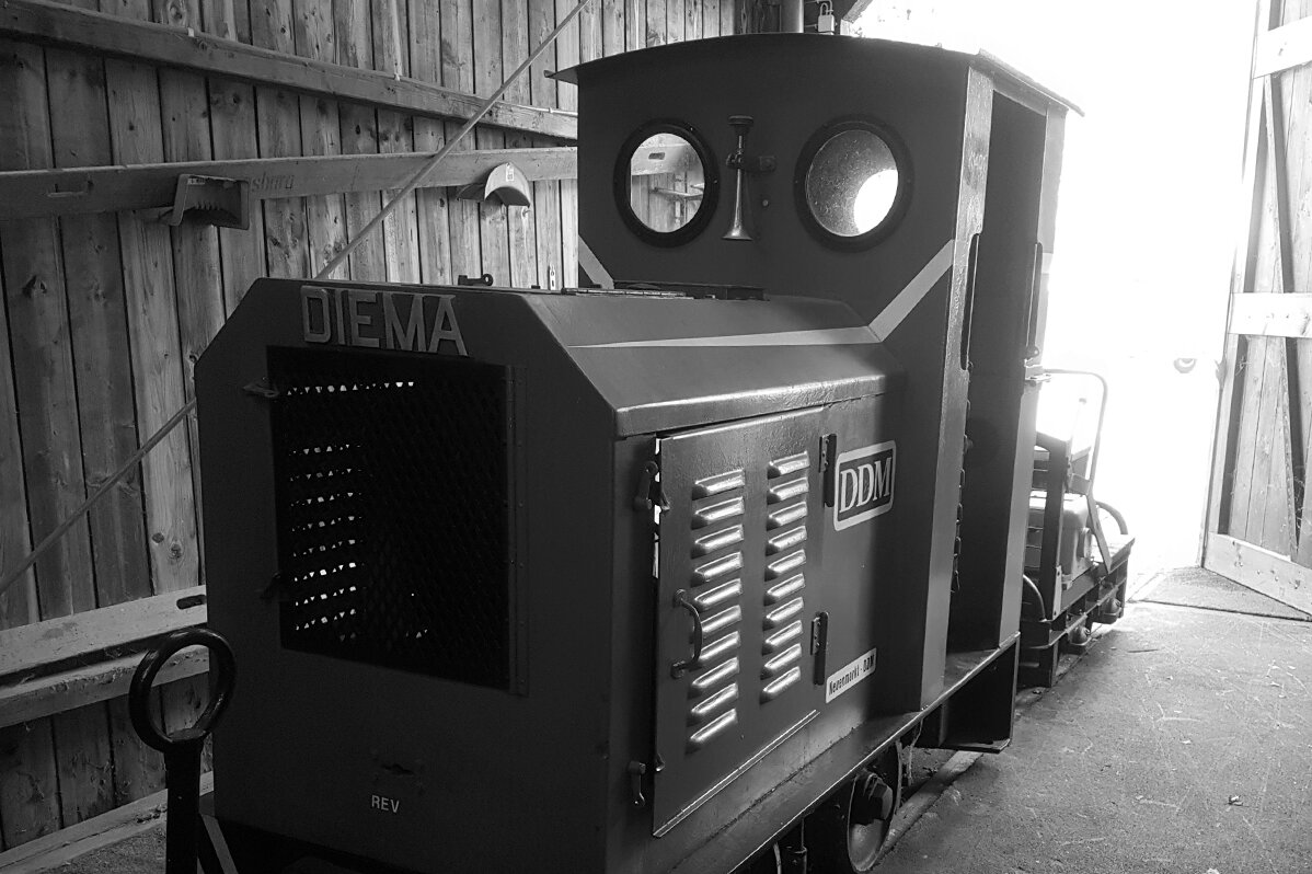 Diesellok V1401 "DS 14" der Firma Diema in schwarz-weiß