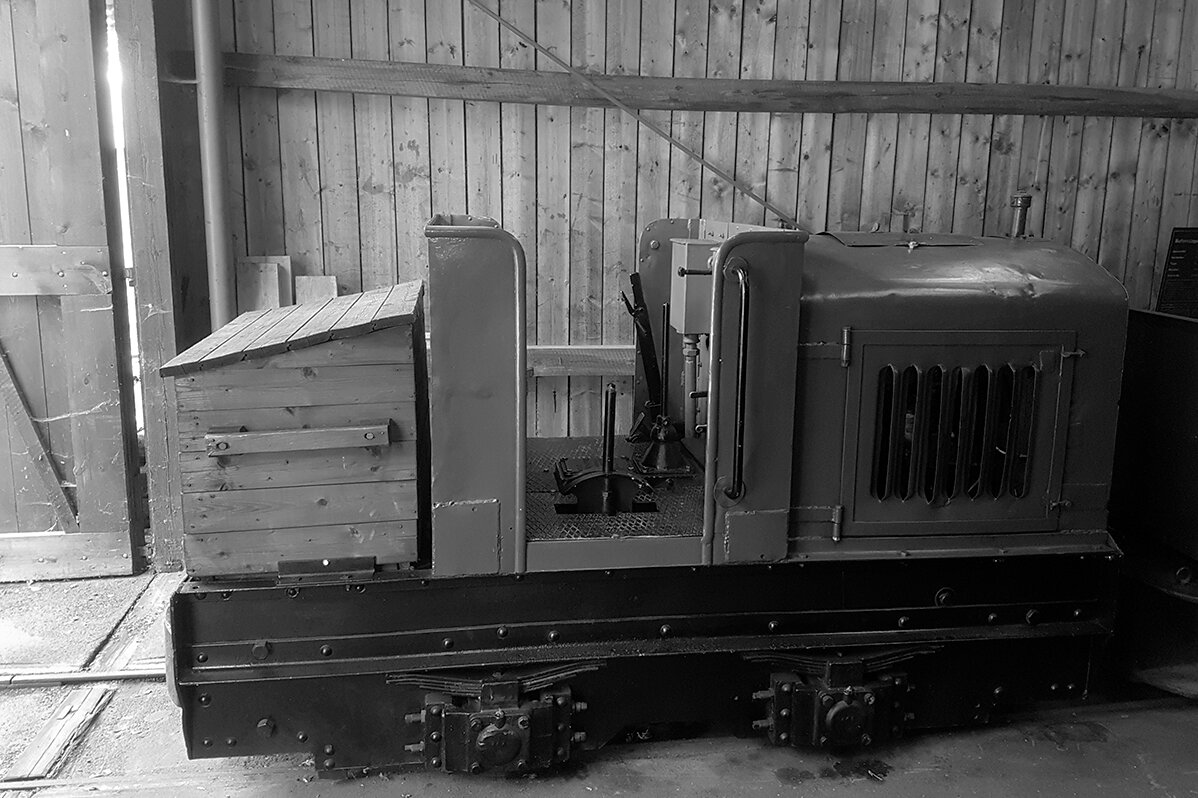 Diesel locomotive by manufacturer Gemeinder in black and white