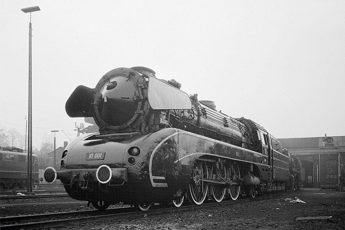 Steam locomotive 10-001 in black and white