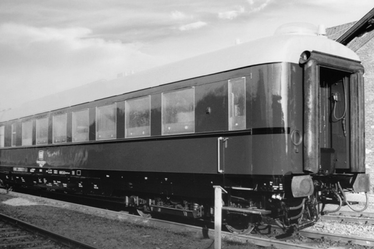 Dining car "Salon R4ü-37 with the number 10-242 in black and white