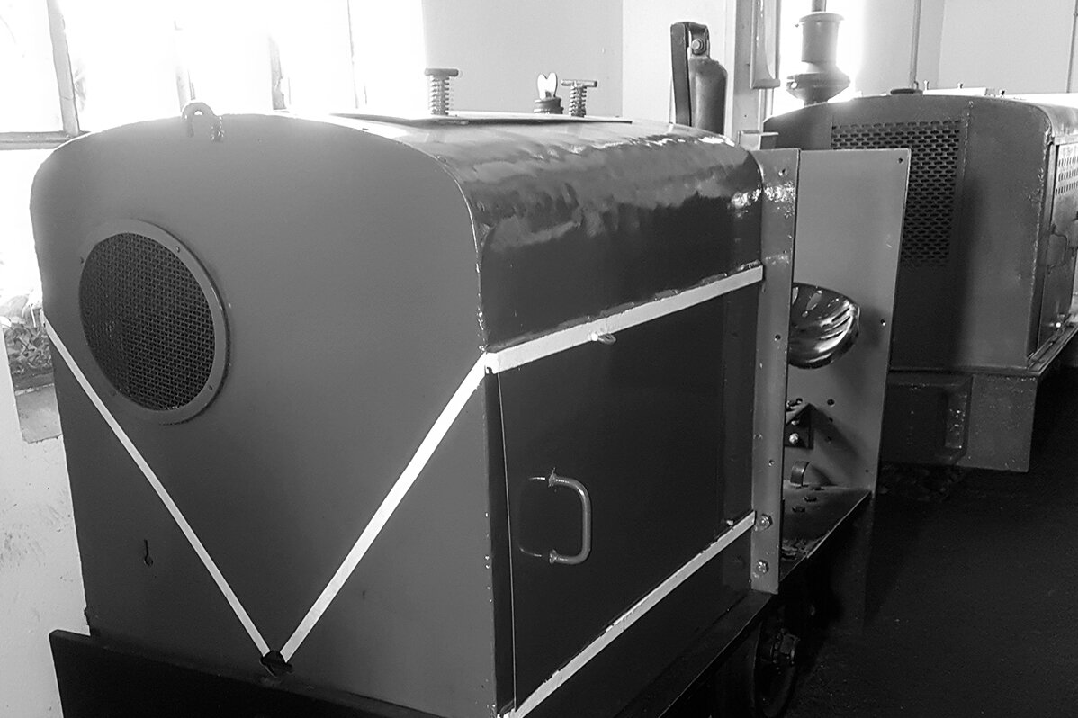 "Grubenlok" - Diesellok der Firma Schöma in schwarz-weiß