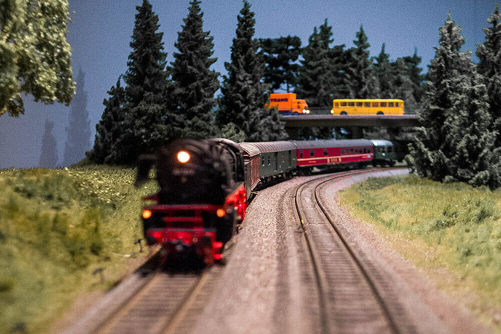 Model locomotive going towards the camera