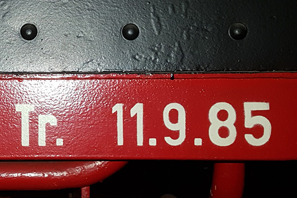 Aufschrift "Tr. 11.9.85" an der Lok 39-230