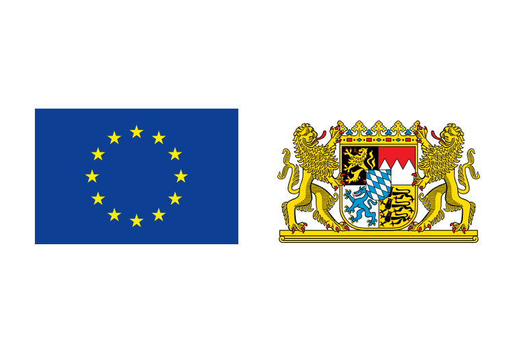 Flagge der EU und Wappen des Freistaates Bayern