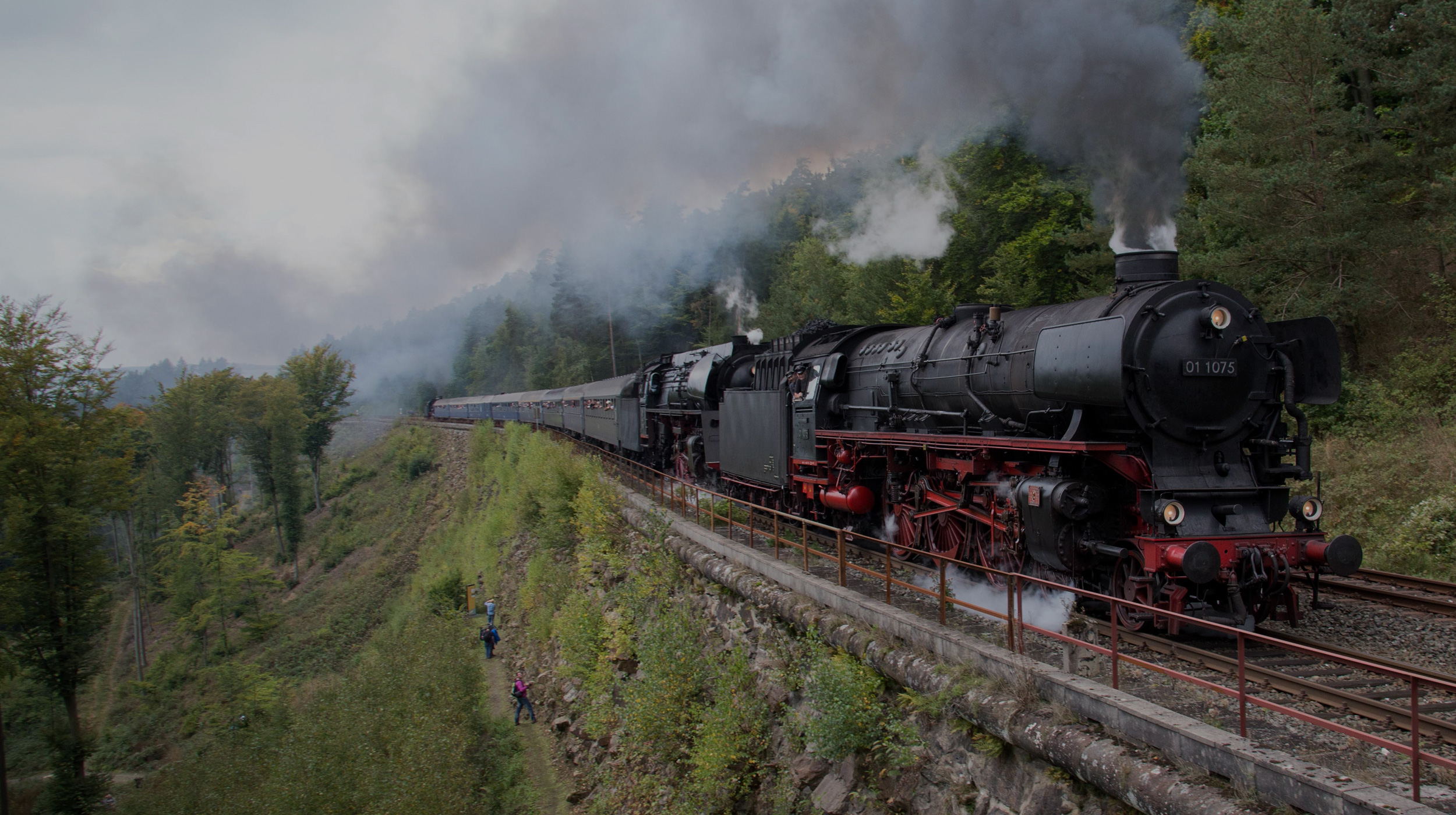 A steam locomotive goes up the Schiefe Ebene