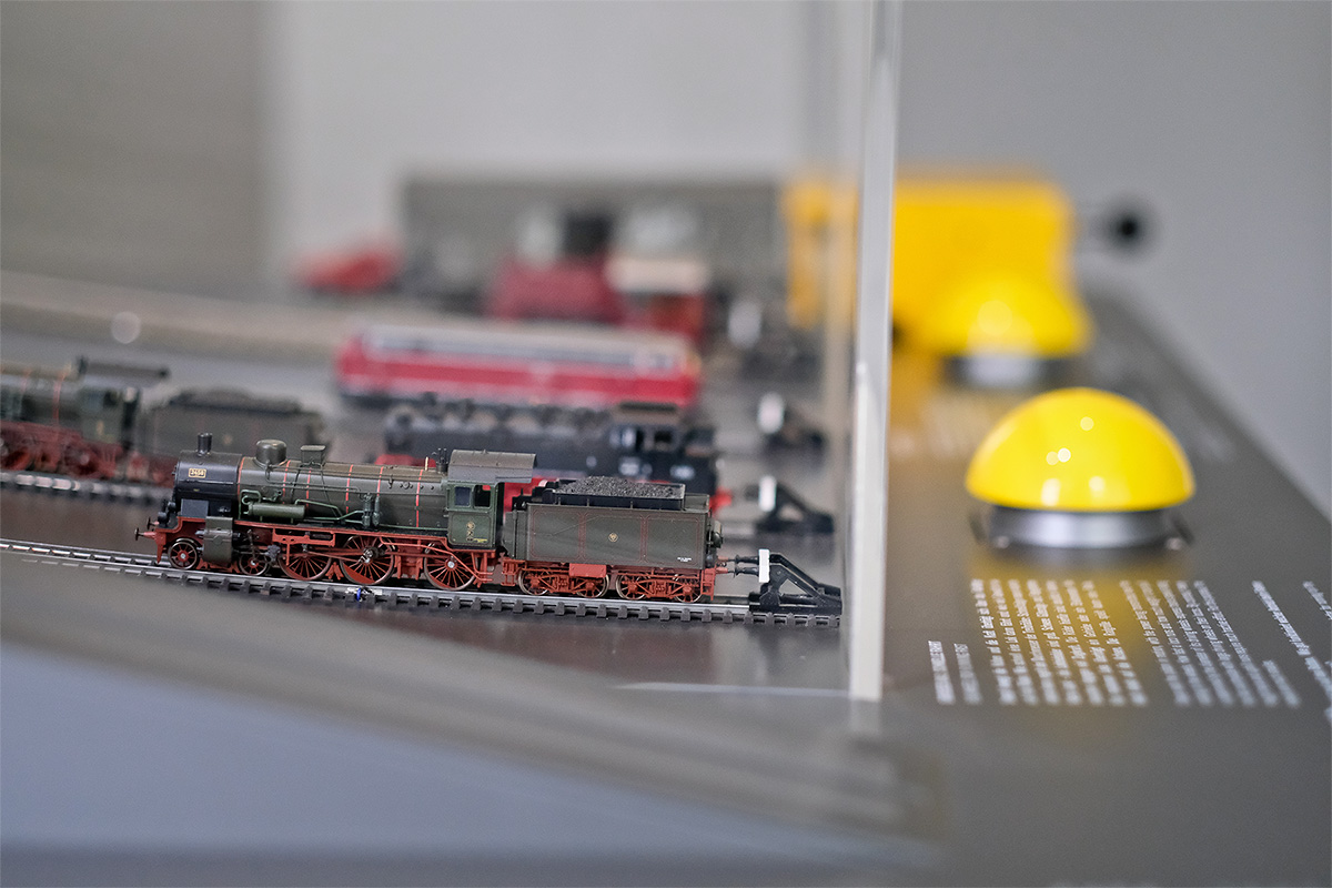 Close-up of the interactive station about the Schiefe Ebene with model steam locomotives