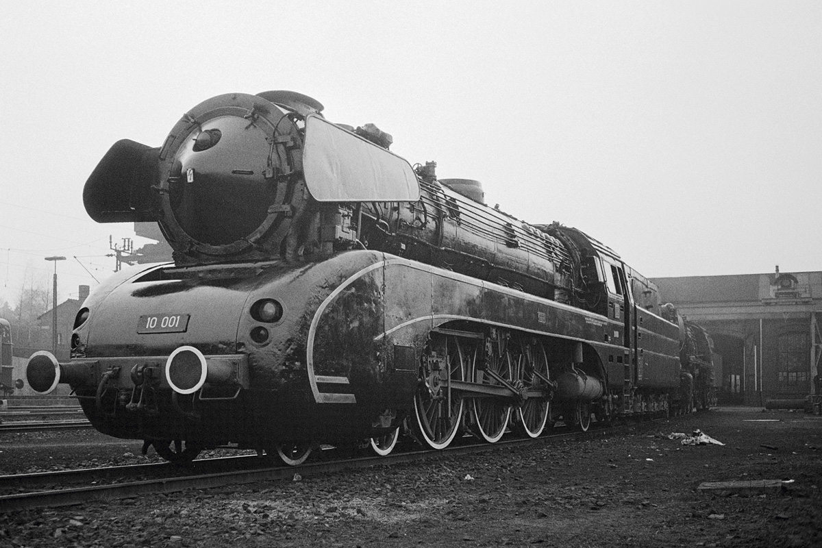Steam locomotive 10-001 in black and white